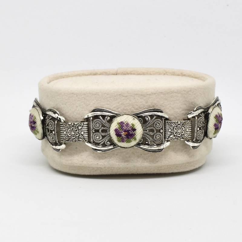 Filigranes Armband Silber Farbe Mit Petit Point Stickerei Floral Blumen 50Er Jahre Handarbeit Einzigartig Vintage von schmuckvintage2020