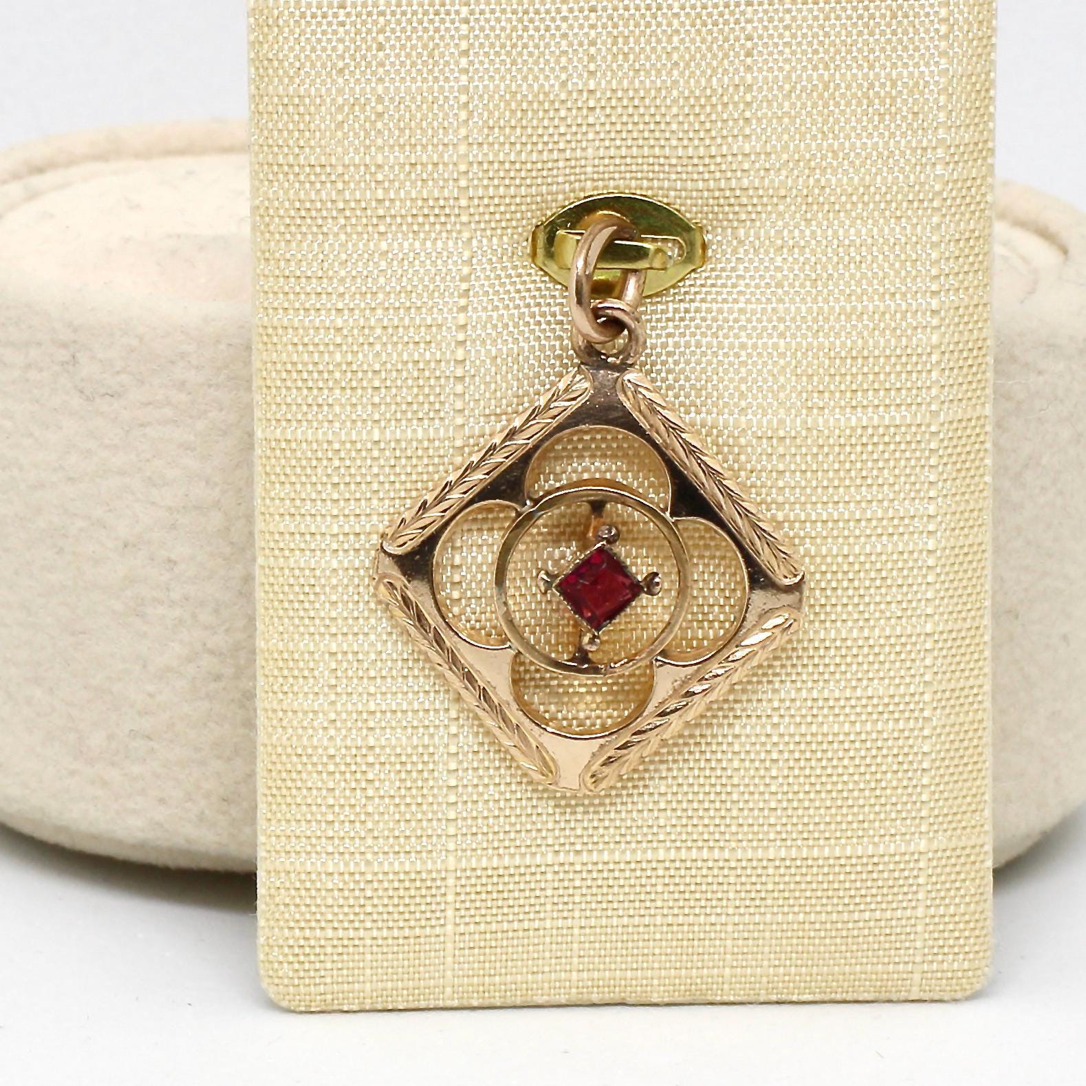 Jugendstil Anhänger Amulett Eckig Tombak Rubinroter Spinell Stein Ad Antik Für Frau von schmuckvintage2020