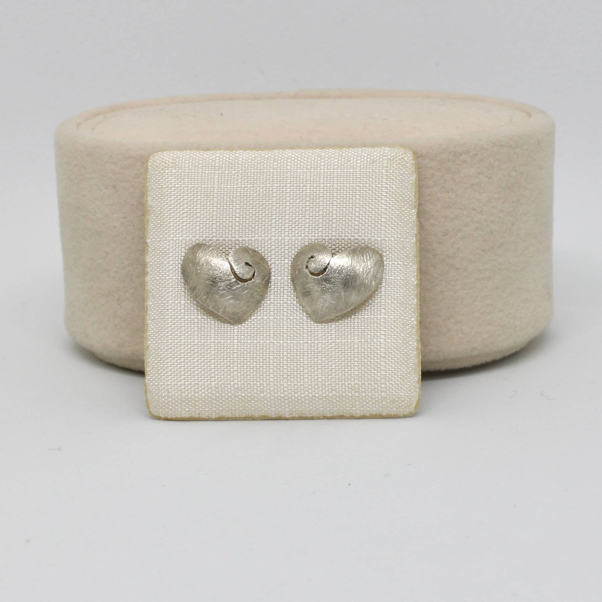 Kleine Herzchen Ohrstecker Ohrringe 925 Silber Sand Gebürstet Kinderohrringe Zierlich von schmuckvintage2020