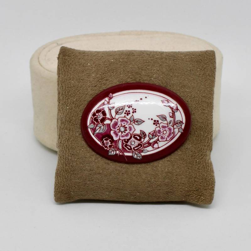 Michaela Frey Brosche Floral Oval Weinrot Weiß Feueremail Designer Österreich Wiener Emaille Manufaktur Damenbrosche von schmuckvintage2020