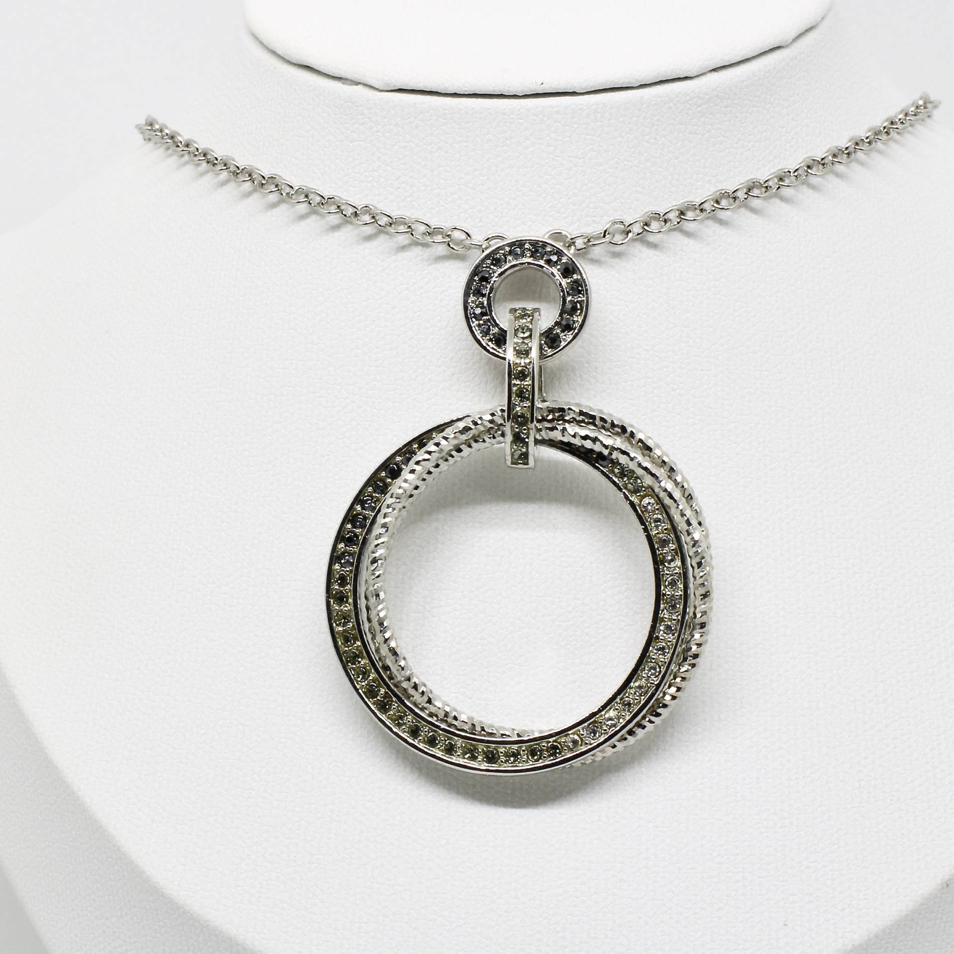 Novali Halskette Kette Mit Anhänger Drei Ringe Silberfarbe Kristalle Festlich Elegant von schmuckvintage2020