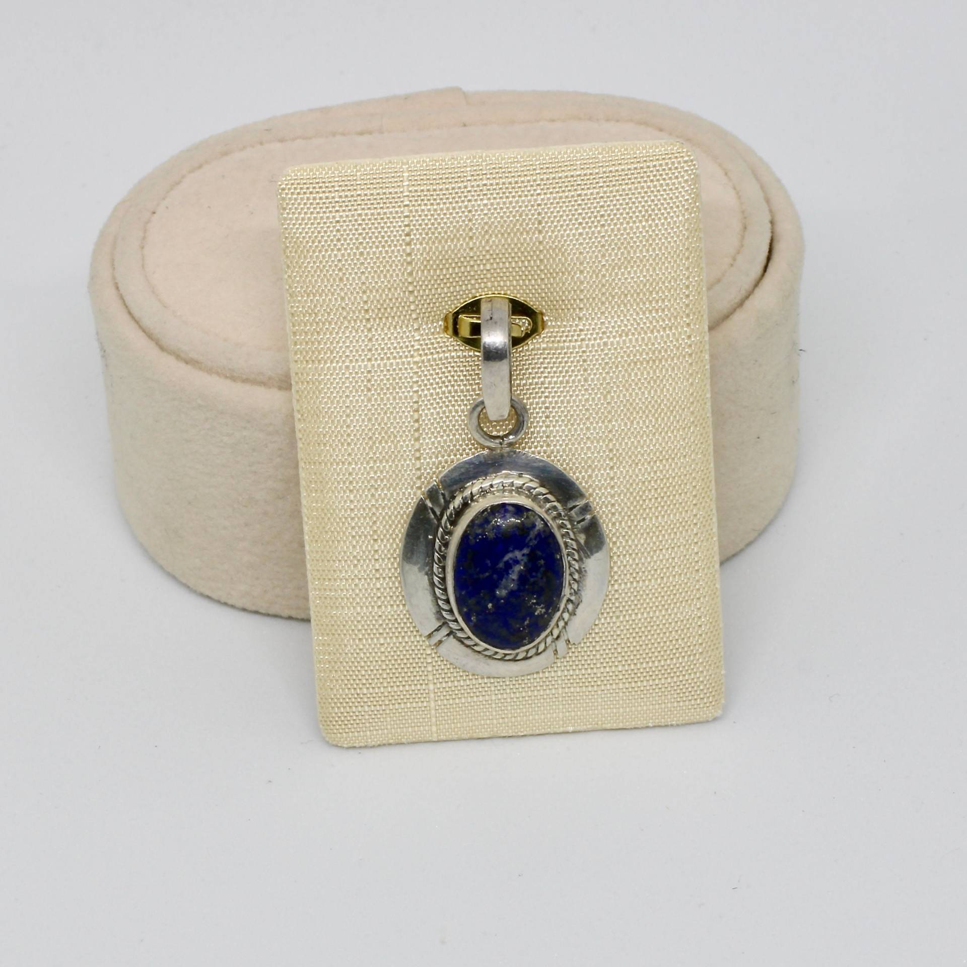 Vintage Anhänger Ovaler Lapis Lazuli Stein Dunkelblau 925 Silber Für Breite Kette Wuchtig Auffallend Damen Vintage Anhänger Ovaler Lapis Lazuli Stein Dunkelblau 925 Silber Für Breite Kette Wuchtig Auffallend Damen von schmuckvintage2020