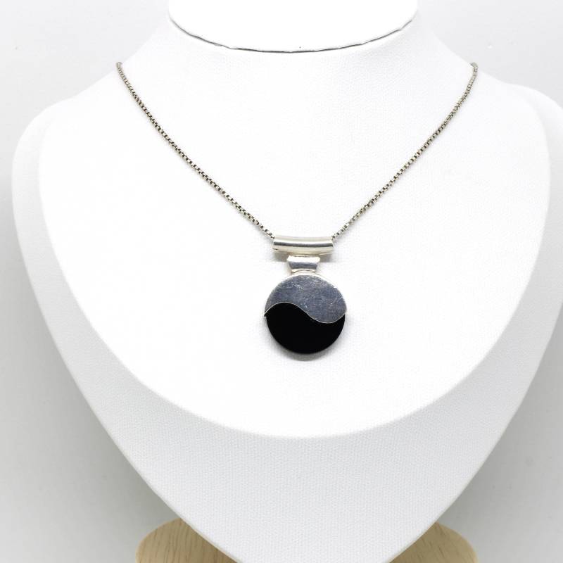 Vintage Anhänger Rund Onyx Stein Schwarz Mit Kette Silberkette 925 Modern Zeitlos Damen von schmuckvintage2020