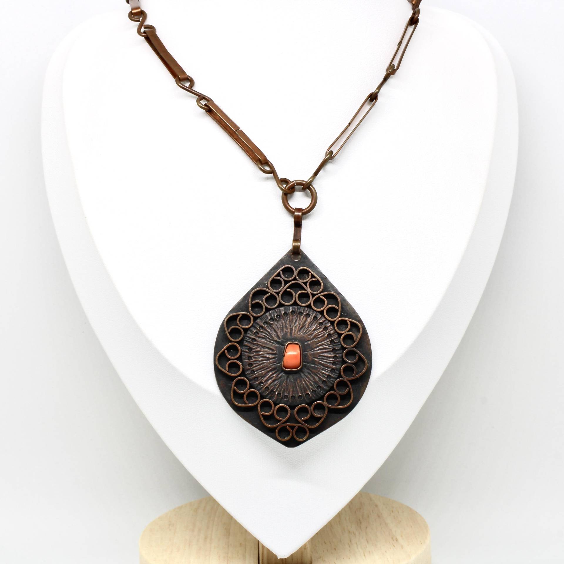 Vintage Kupfer Kette Mit Anhänger Koralle Stein Handarbeit Unikat 60Er Jahre Hippie Zeit Wuchtig von schmuckvintage2020