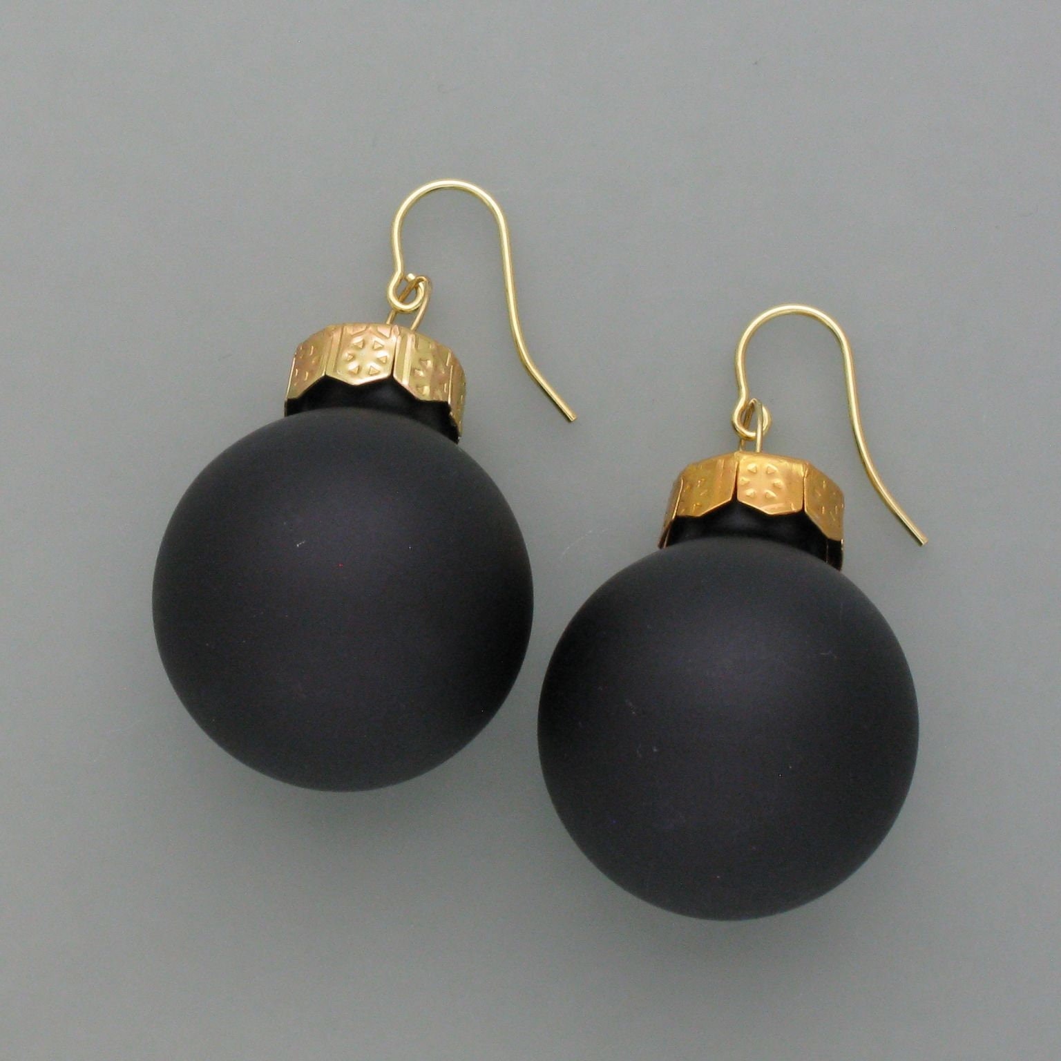 Earrings Christmas Ball, Black von schmuckwerkshop