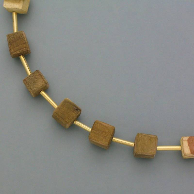 Neue Kette Mit Würfeln Aus Akazie von schmuckwerkshop