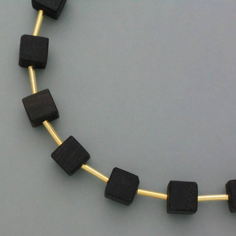 Neue Kette Mit Würfeln Aus Ebenholz von schmuckwerkshop