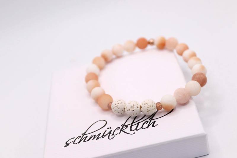 Armband Aus Matter Jade in Pfirsichfarben Mit Lava Cremeweiß von schmuecklichShop