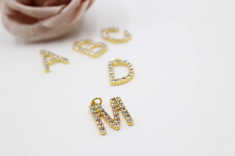 Buchstabe, Initiale in Goldfarben Mit Strass von schmuecklichShop