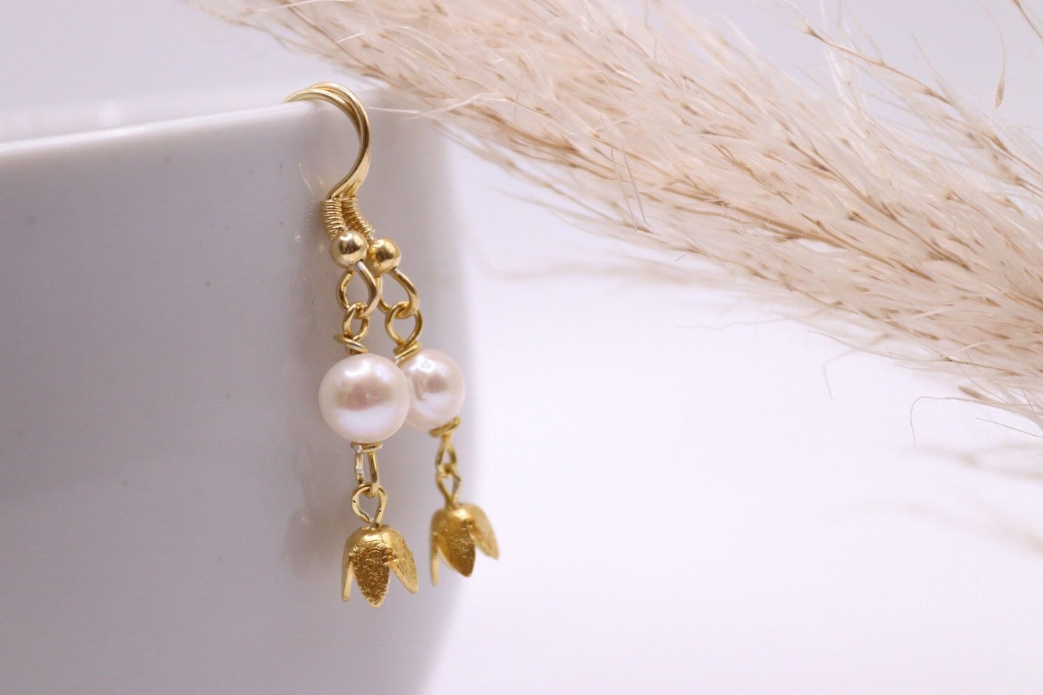 Echte Perlen - Ohrhänger Mit Blütenkelch Aus Vergoldetem Silber von schmuecklichShop