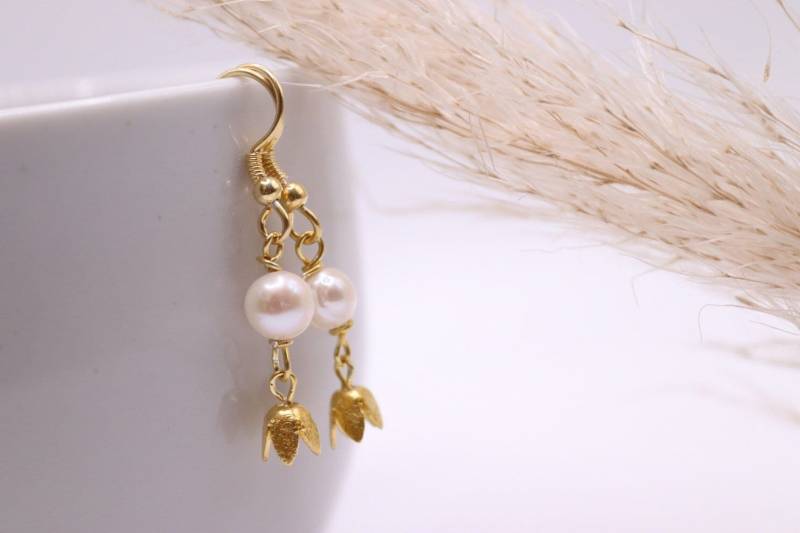 Echte Perlen - Ohrhänger Mit Blütenkelch Aus Vergoldetem Silber von schmuecklichShop