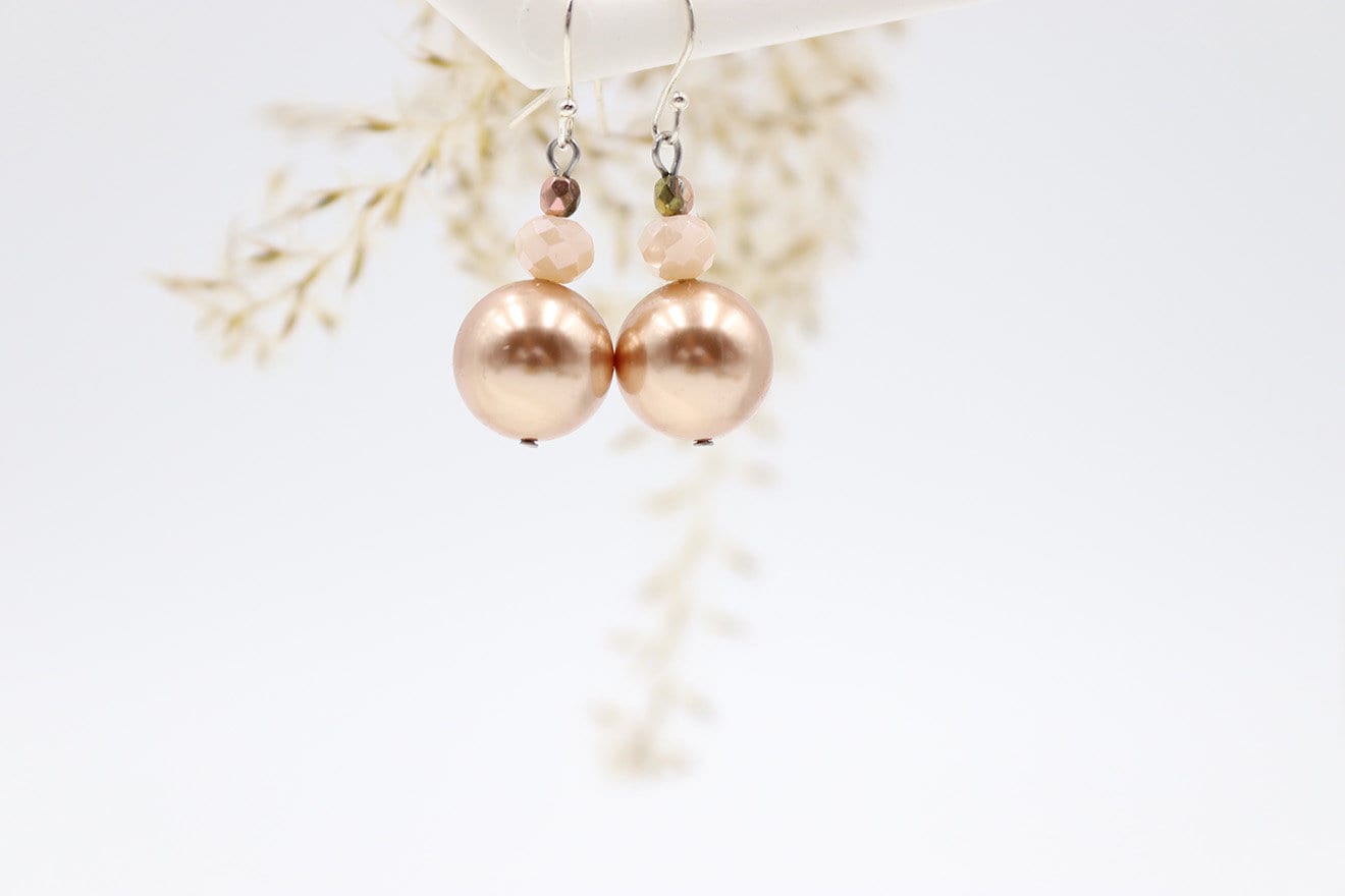 Hängeohrringe Aus Einer Swarovski®Crystal Pearl Und Facettierten Glasperlen von schmuecklichShop