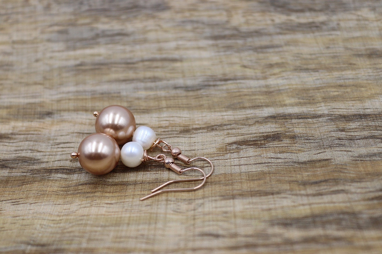 Hängeohrringe Aus Einer Swarovski®Crystal Pearl Und Süßwasserperle von schmuecklichShop