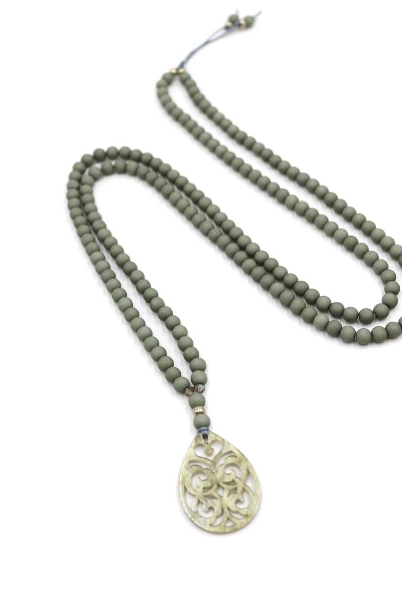 Kette Aus Acrylperlen in Grüngrau Und Acryl - Anhänger von schmuecklichShop