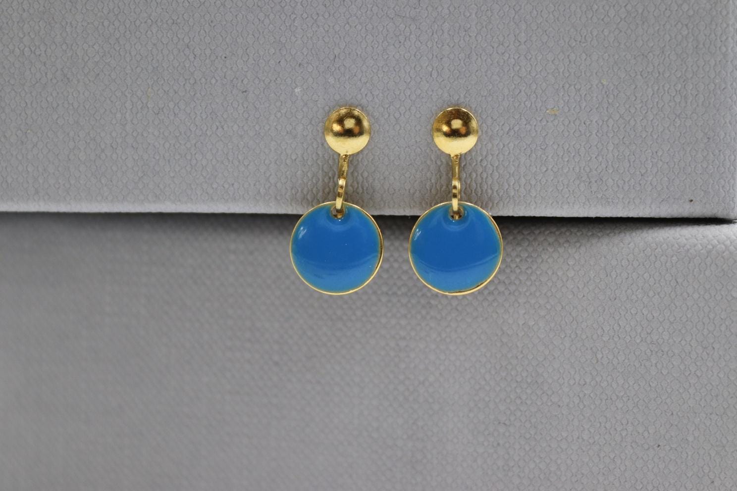 Ohrschrauben, Vergoldet Mit Blauer Metallscheibe von schmuecklichShop