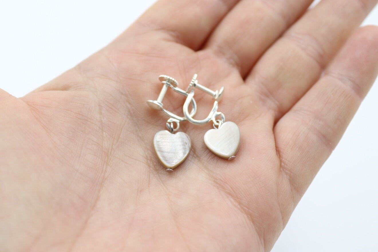 Ohrschrauben, Wahlweise Vergoldet Oder Versilbert Mit Herz Aus Perlmutt von schmuecklichShop