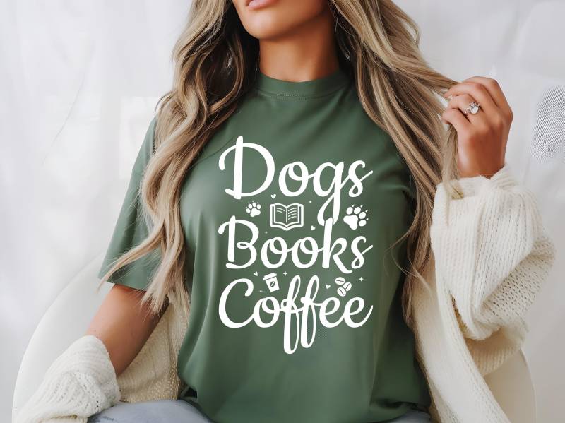 Dogs Books Coffee T-Shirt, Shirt Für Hundeliebhaber, Geschenk Hundebesitzer, Hundemama Hundepapa, Hund Geschenke, Hunde Und Kaffee Dogs Books Coffee T-Shirt, Shirt Für Hundeliebhaber, Geschenk Hundebesitzer, Hundemama Hundepapa, Hund Geschenke, Hunde Und Kaffee von schoenkram