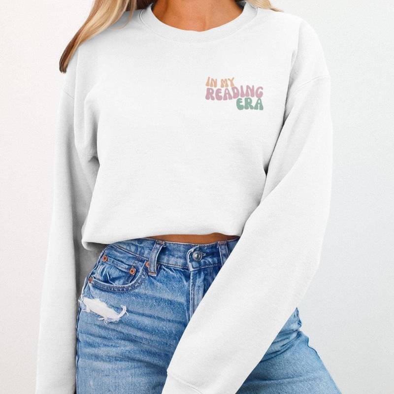 In My Reading Era Sweatshirt, Gemütlicher Bücherwurm Pullover, Geschenk Für Leseratten, Bücher Pulli, Buch Sweater, Freundin In My Reading Era Sweatshirt, Gemütlicher Bücherwurm Pullover, Geschenk Für Leseratten, Bücher Pulli, Buch Sweater, Freundin von schoenkram