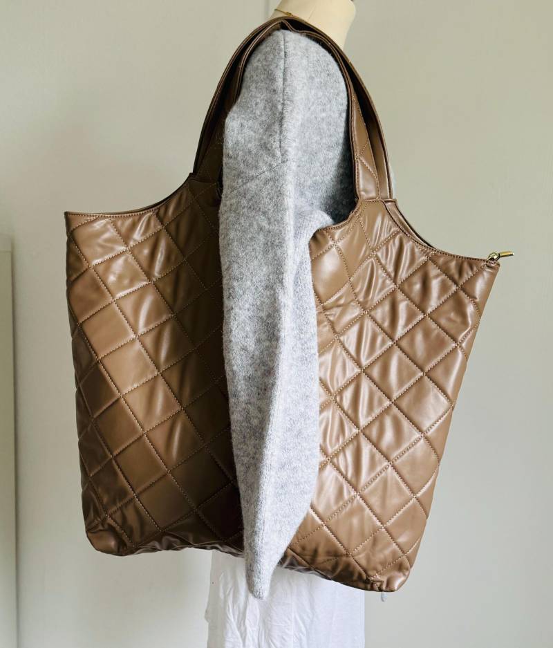 Design-Maxi-Shopper Gesteppt - Taupe Schuhzwang von schuhzwang