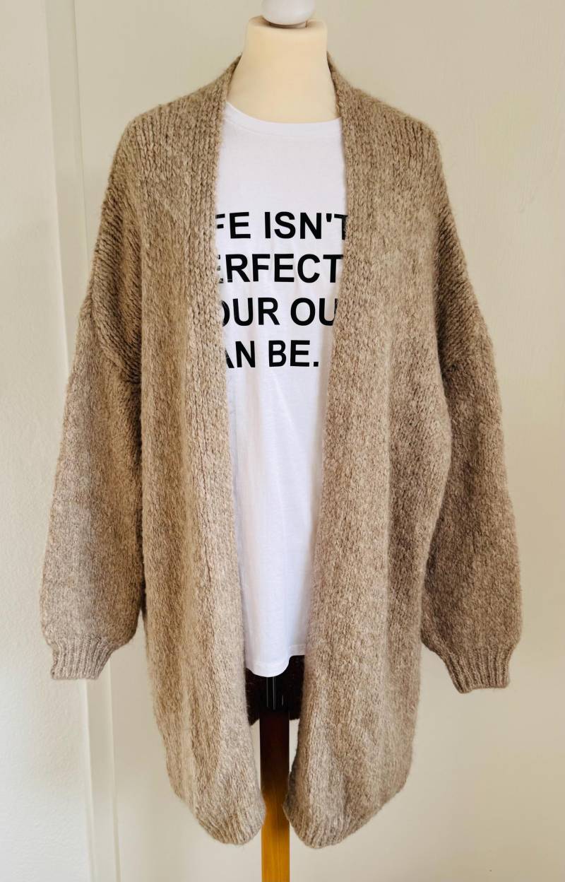 Flauschiger Halblanger Cardigan - Lighttaupe Schuhzwang von schuhzwang