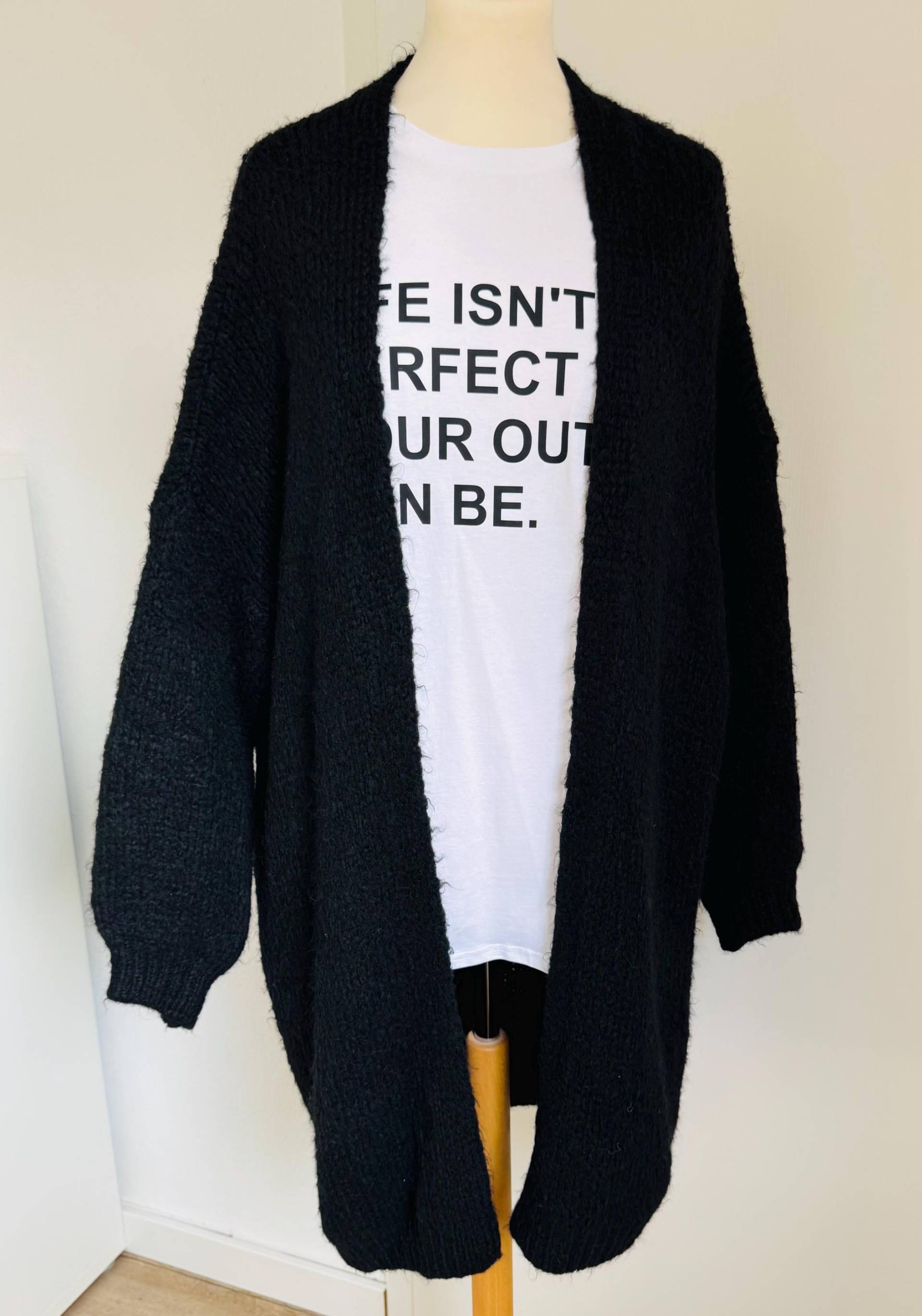 Flauschiger Halblanger Cardigan - Schwarz Schuhzwang von schuhzwang