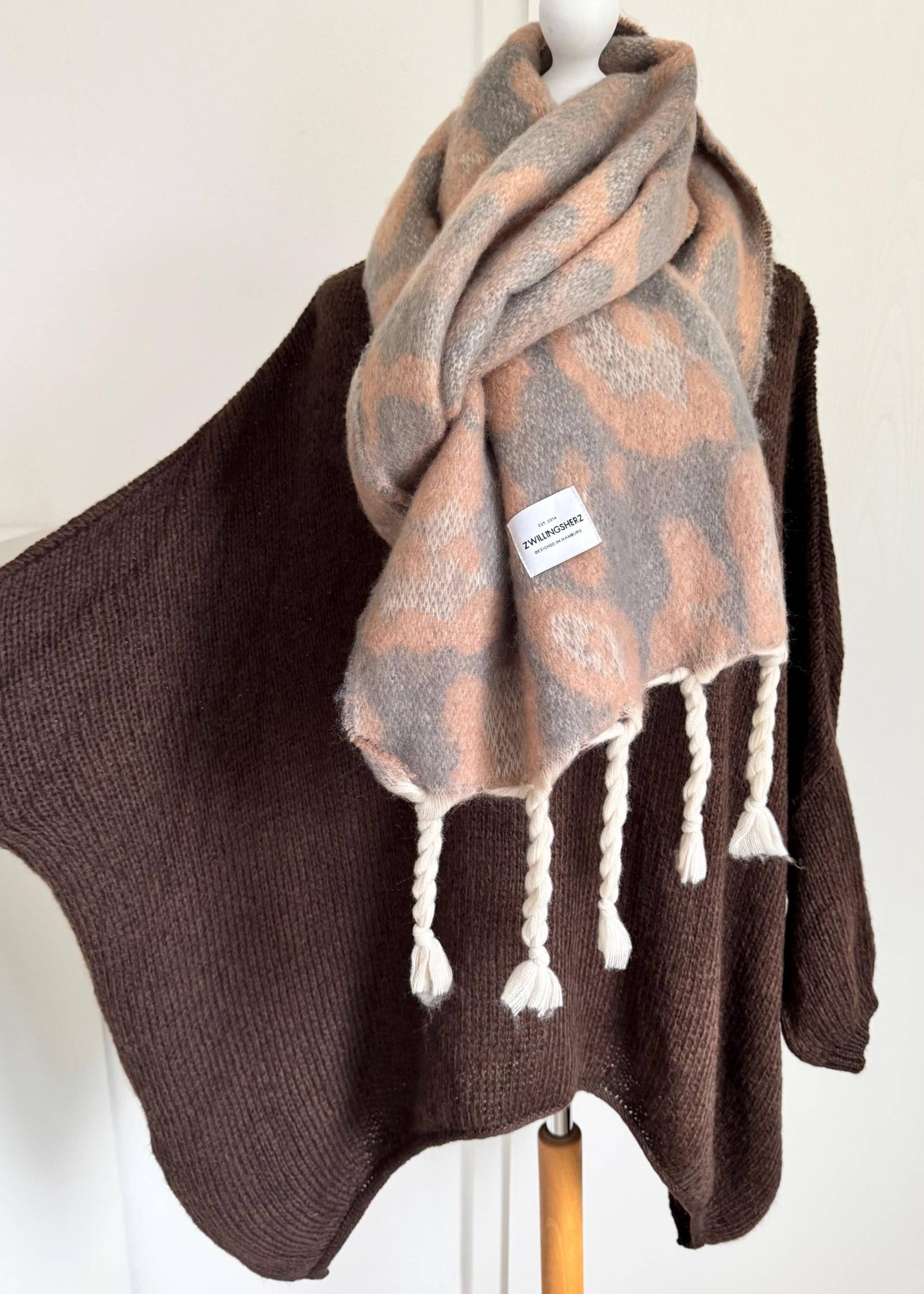 Flauschiger Leo Schal Mit Fransen - Beige/Grau Schuhzwang von schuhzwang