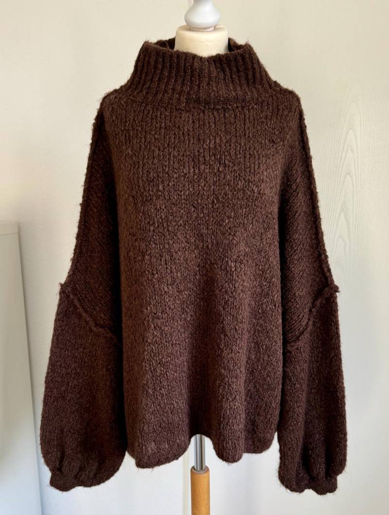 Oversized Flauschiger Strickpullover Turtleneck Grobstrick - Chocolate Schuhzwang von schuhzwang