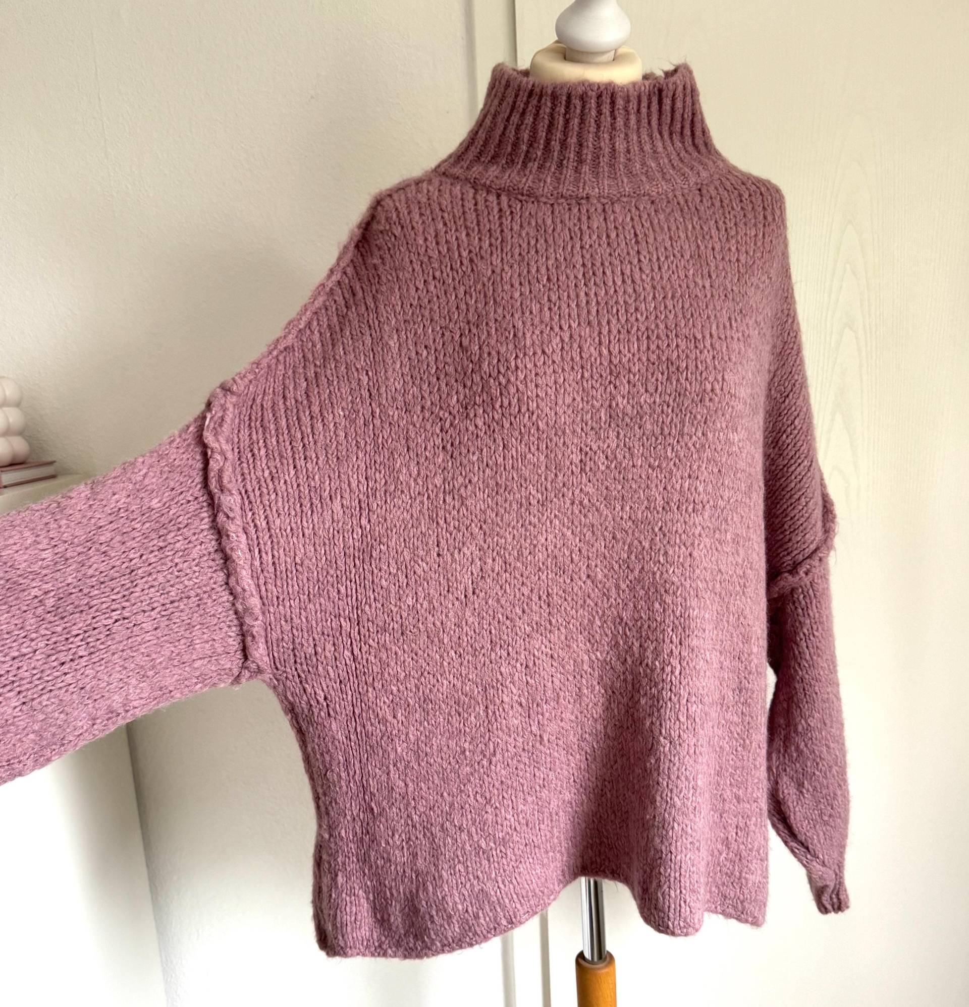 Oversized Flauschiger Strickpullover Turtleneck Grobstrick - Rosenholz- Schuhzwang von schuhzwang