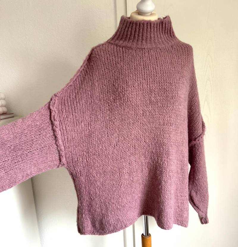 Oversized Flauschiger Strickpullover Turtleneck Grobstrick - Rosenholz- Schuhzwang von schuhzwang