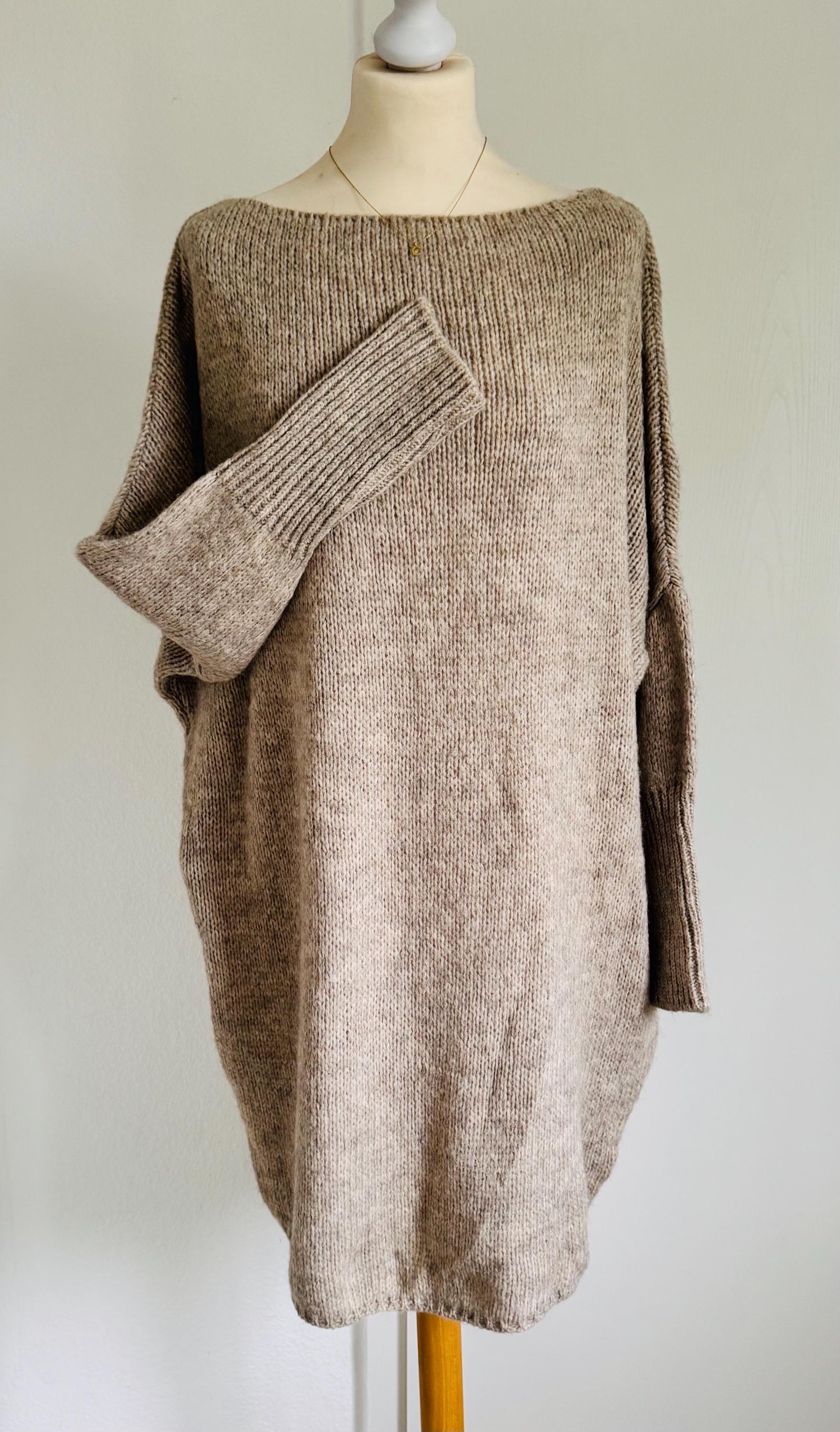 Oversized Langer Strickpullover/-Kleid Cindra Dress - Beige Schuhzwang von schuhzwang