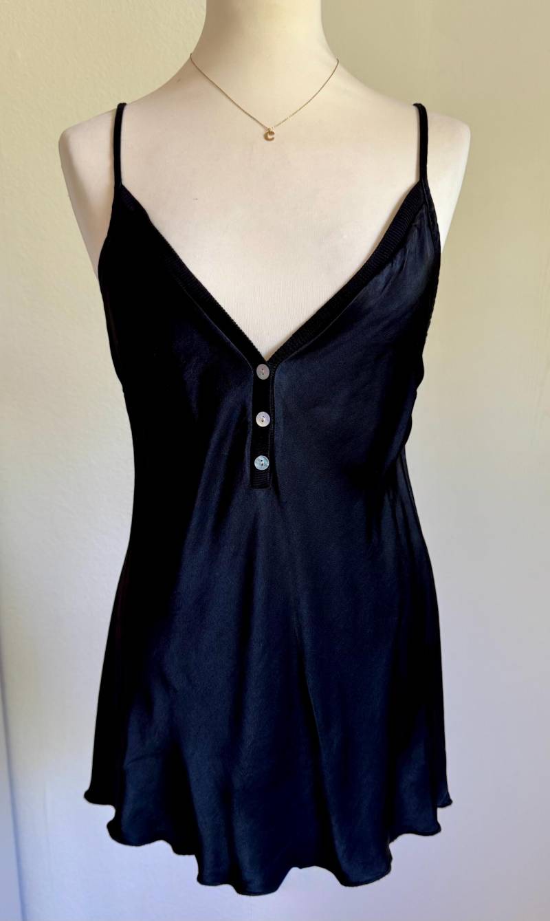 Satin-Top Button - Schwarz Schuhzwang von schuhzwang