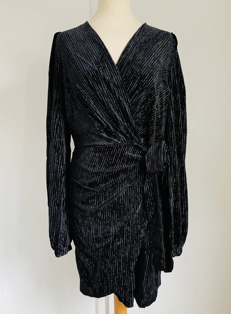 Wickelkleid Samtripp - Schwarz Schuhzwang von schuhzwang