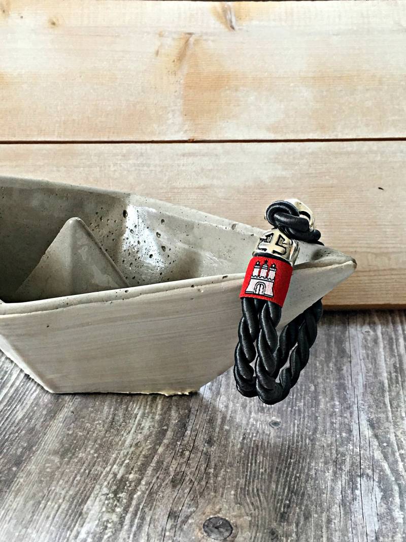 Anker Armband Mit Hamburg-Wappen Kordel Anker Armband Mit Hamburg-Wappen Kordel von schuys