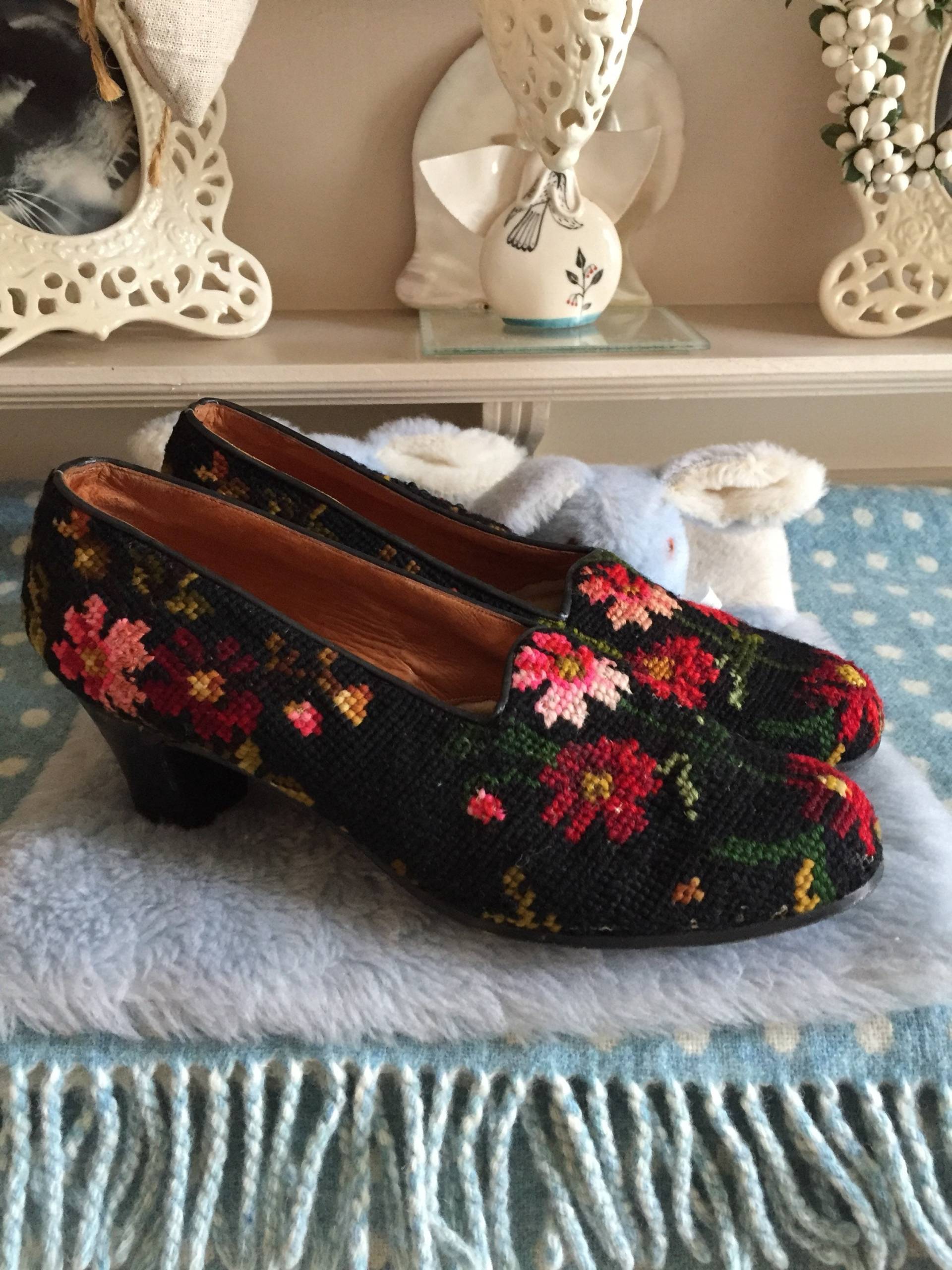 Antike 1910/1920Er Jahre Gobelin Boho Abendschuhe. Größe 36 Nicht Schmal Antike 1910/1920Er Jahre Gobelin Boho Abendschuhe. Größe 36 Nicht Schmal von scrabblefrocks