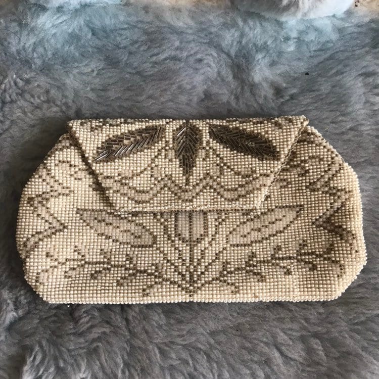 Antike 1920Er Jahre Deko Mikroperlen Abend Handgelenktasche in Weiss Und Silber. Kg Antike 1920Er Jahre Deko Mikroperlen Abend Handgelenktasche in Weiss Und Silber. Kg von scrabblefrocks