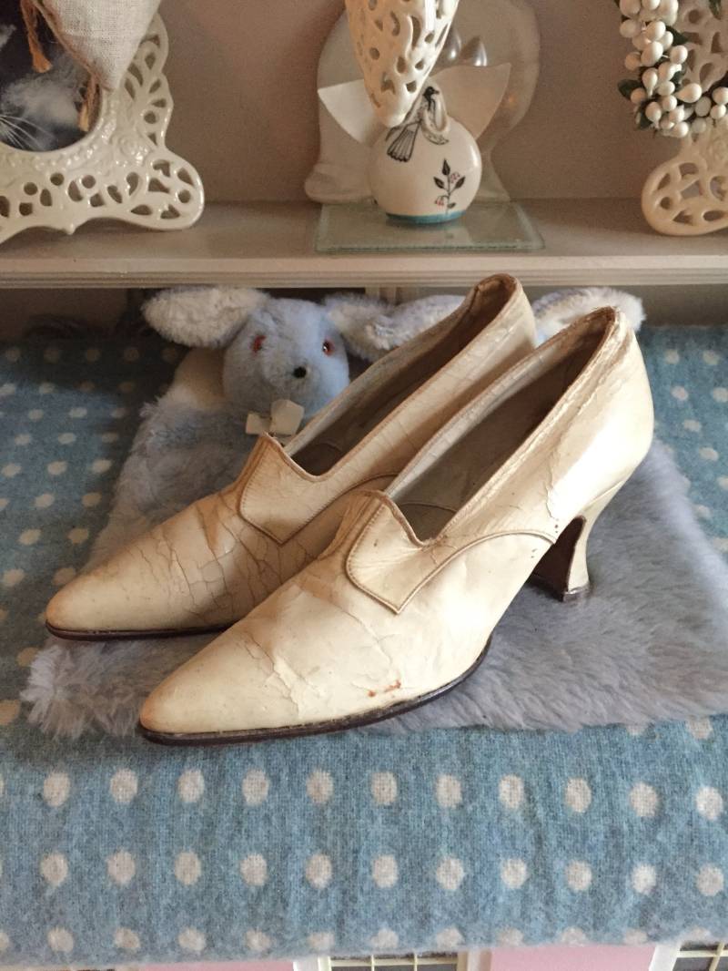 Edwardian Damenschuhe Von Dorothy Dodds, in Creme/Off-White Kidskin Leder. Größe Ca. Eine M.k. Größe 4 | Länge 9, 25" Breite 2, 8" von scrabblefrocks