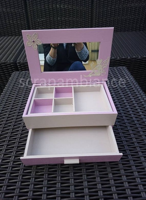Personalisierte Holz Schmuckschatulle, Schmuck-Box, Veranstalter Schmuck Parme Und Weiß Thema Einhorn Und Schmetterlinge Personalisierte Holz Schmuckschatulle, Schmuck-Box, Veranstalter Schmuck Parme Und Weiß Thema Einhorn Und Schmetterlinge von scrapambiance