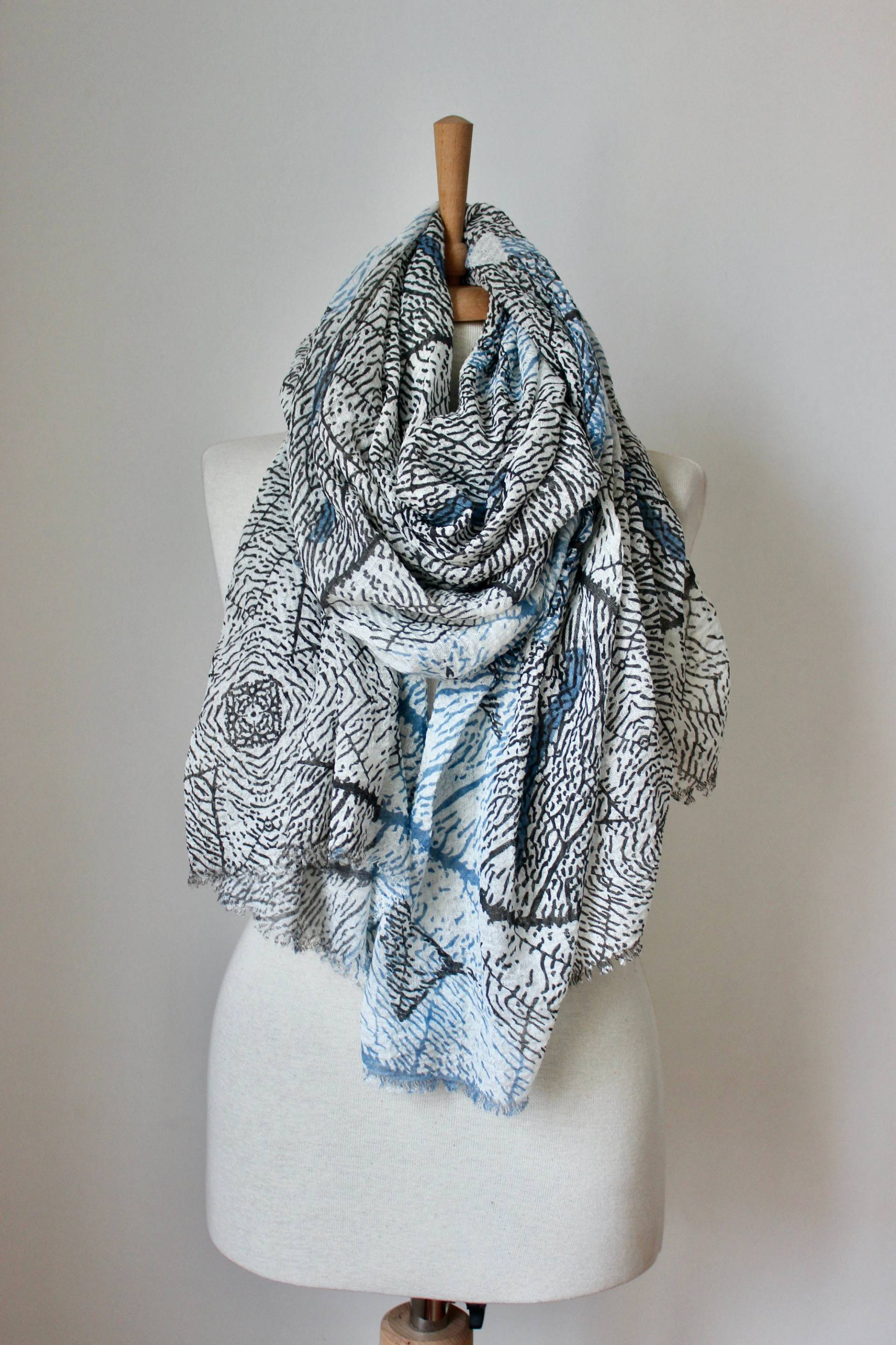 Gemusterter Baumwollschal, Weiß Blau Schwarzer Baumwollschal Schal, Großer Festival-Schal, Unisex-Schal von seahorsescarf