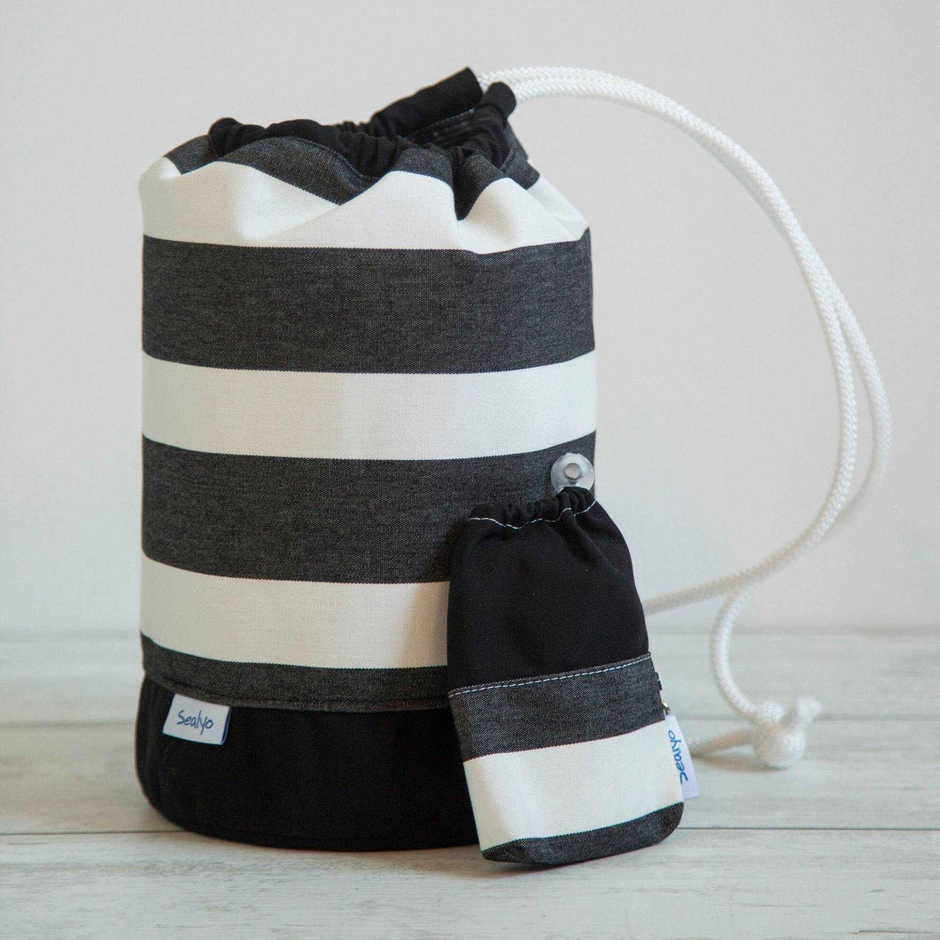 Maritimer Seesack - Schwarz & Weiß Gestreift Küstentasche | Große Strand Oder Sporttasche Handgemachter Kordelzug Rucksack Mit Mini Beutel Maritimer Seesack - Schwarz & Weiß Gestreift Küstentasche | Große Strand Oder Sporttasche Handgemachter Kordelzug Rucksack Mit Mini Beutel von sealyodesign