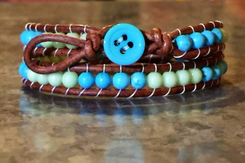 Damen Leder Perlen Wickel-Armband. Echtleder/Türkis Blau & Grün Wickeln Armband. Handgemachte Doppelt Gewickelt Armband von seamingly60s