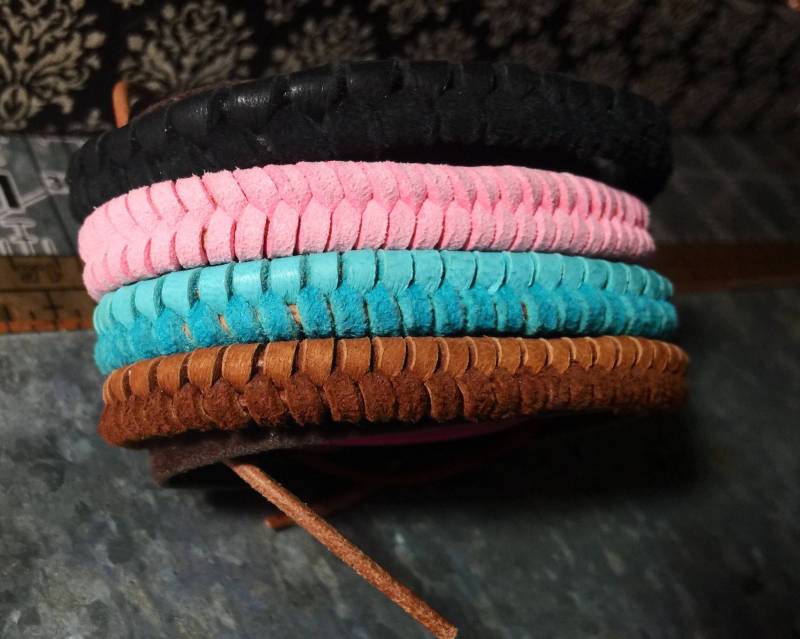Geflochtene Lederarmbänder. Türkis, Pink, Braun, Schwarz Oder Rot. Echtes Hirschleder/Wildleder Lederschmuck. Geflochtenes Armband. Einstellbar von seamingly60s