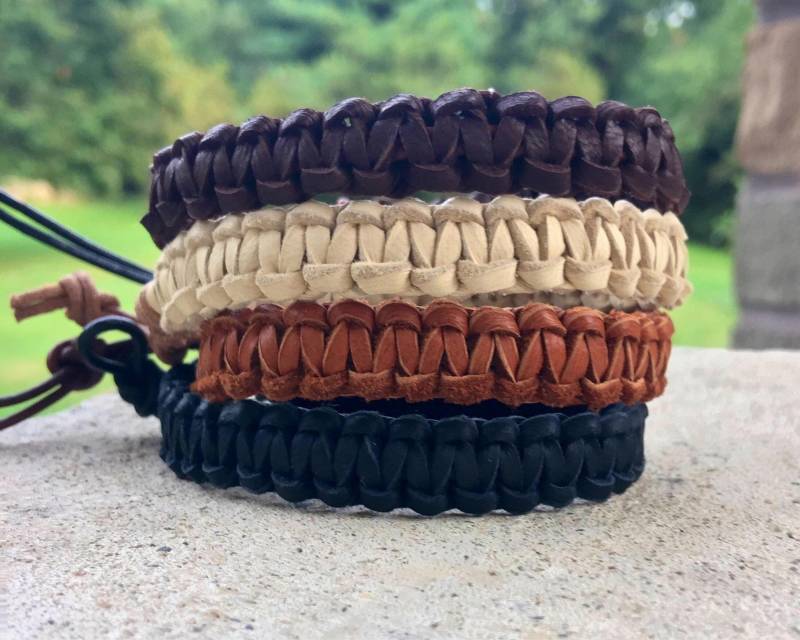 Herrenarmbänder Aus Echtem Leder. Natürliches Geflochtenes Leder/Hirschleder Armbänder. Buckskin, Dunkelbraun, Sattelbraun, Schwarzes Gewebtes von seamingly60s