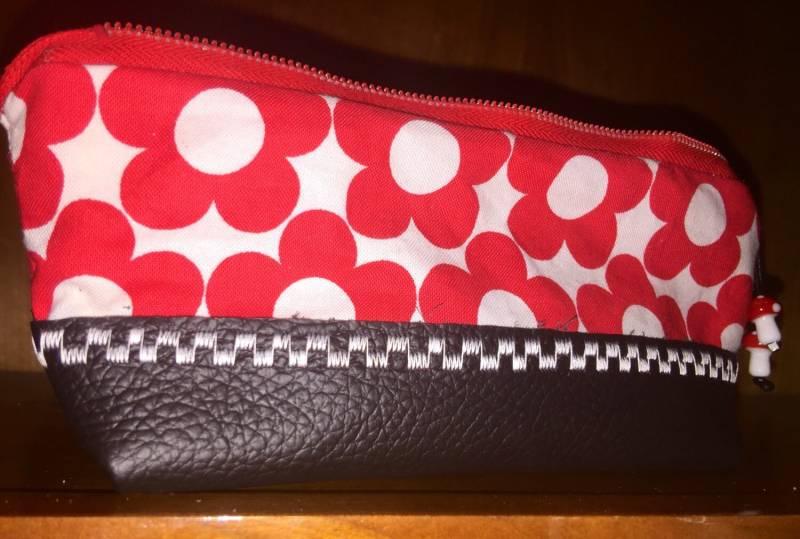 Rote Und Weiße Retro Tasche. Top-Qualität. Original 1960Er-1970Er Jahre Jahrgang Gänseblümchen Stoff-Echte, Hochwertige Leder. Handgemachte von seamingly60s