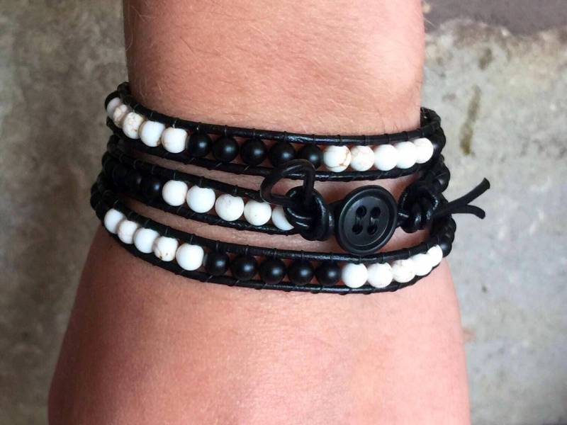 Schwarze Onyx & Weiß Howlite Triple Wrap Armband. Natürliche Edelstein Perlen Echtes Leder. Damen 3x Bead Handgearbeitet von seamingly60s