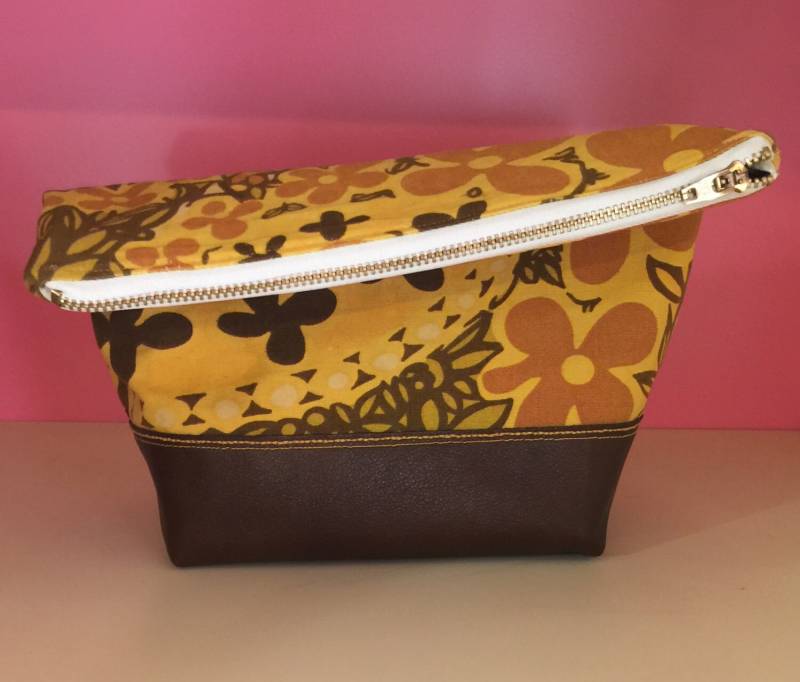 Vintage 70Er Jahre Fold Over Clutch. Handgemachte Retro Kosmetiktasche/Große Reissverschlusstasche. Stoff, Echtes Leder, Innen Wasserabweisend von seamingly60s