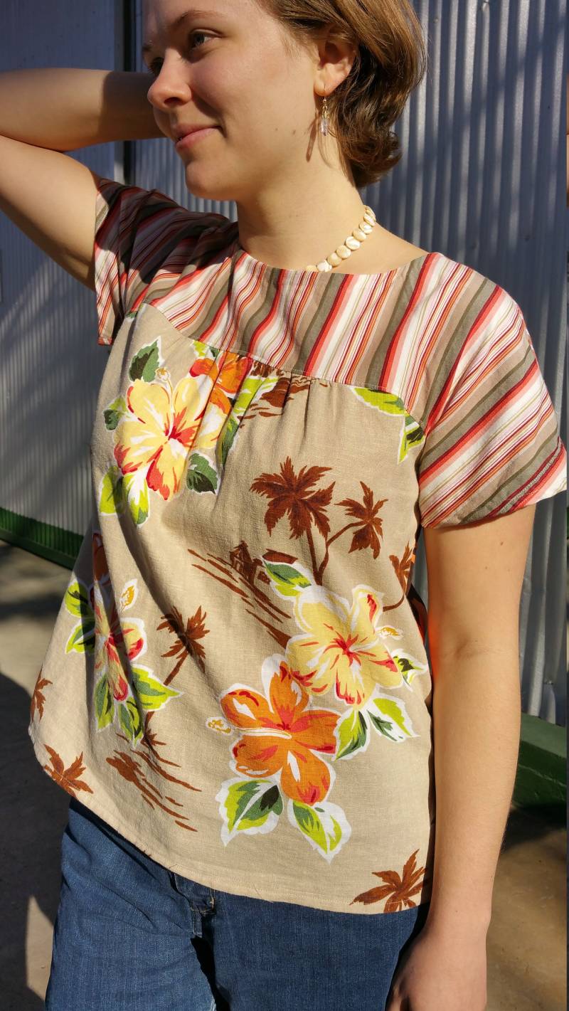 Kurzarm-Bluse Von Gemischten Hawaii-Prints Und Herrenmode Streifen von secondlifefashion