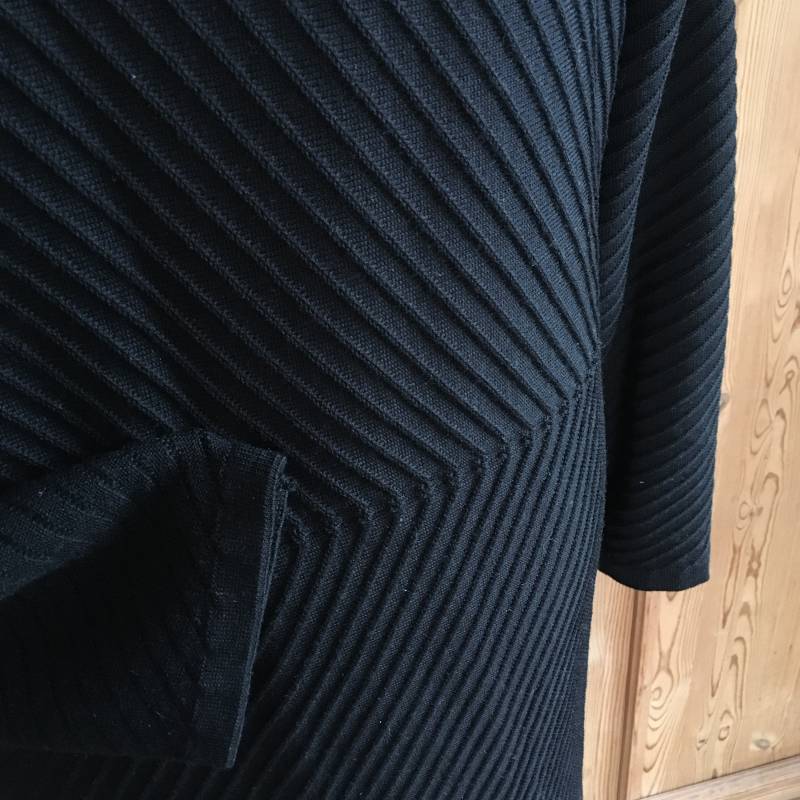 Dress Long Black Wool Stretch, With Side Neckline Cut, Clothes Made Of Noble Materials, Recycling von secondstorry