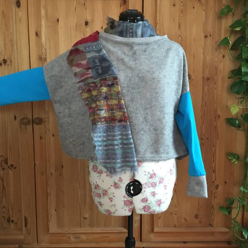 Upcycled Wool Sweater A Collection Of Silver-Grey With Colorful Arms | Wollpullover, Eine Kollektion Silber-Grauer Mit Bunte Arme von secondstorry