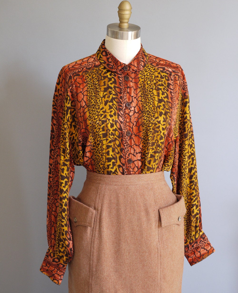 Escada Vintage Leopard Seidenbluse. Designer Seiden Shirt Mit Tierfell Print Escada Vintage Leopard Seidenbluse. Designer Seiden Shirt Mit Tierfell Print von seesong