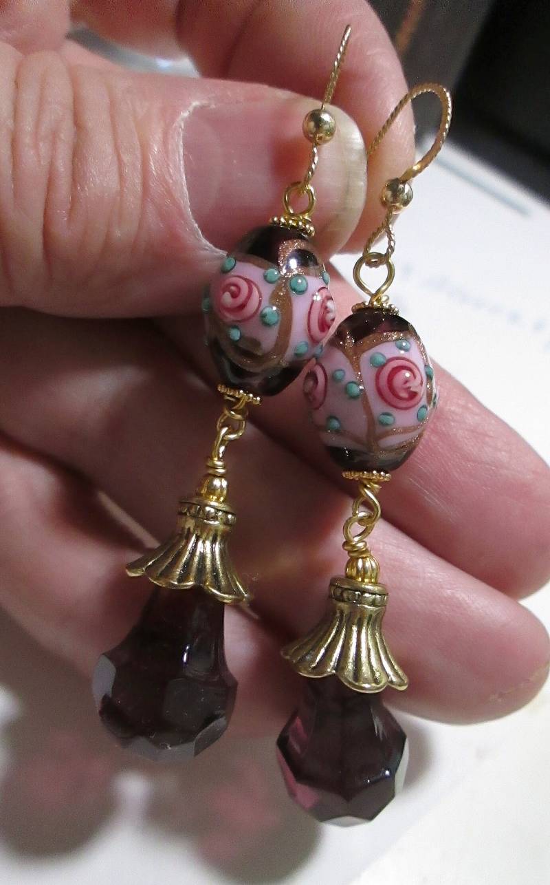 Murano Rosa Hochzeitstorte Perlen Ohrringe Mit Amethyst Tropfen Und Gold Zubehör, Vintage, 1B-03 von seespotrun5